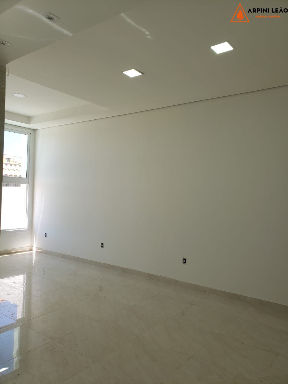 Casa à venda com 3 quartos, 100m² - Foto 4