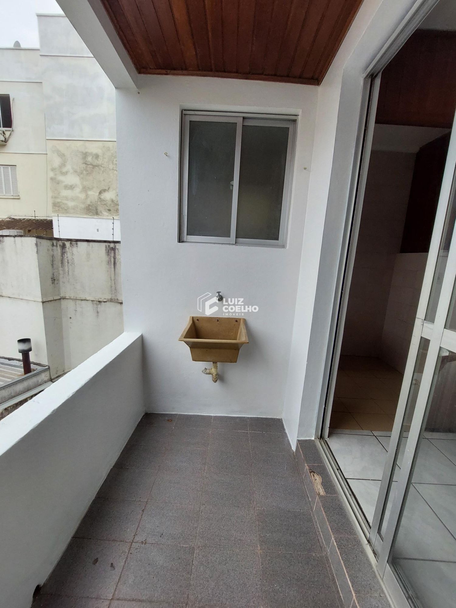 ÁREA DE SERVIÇO