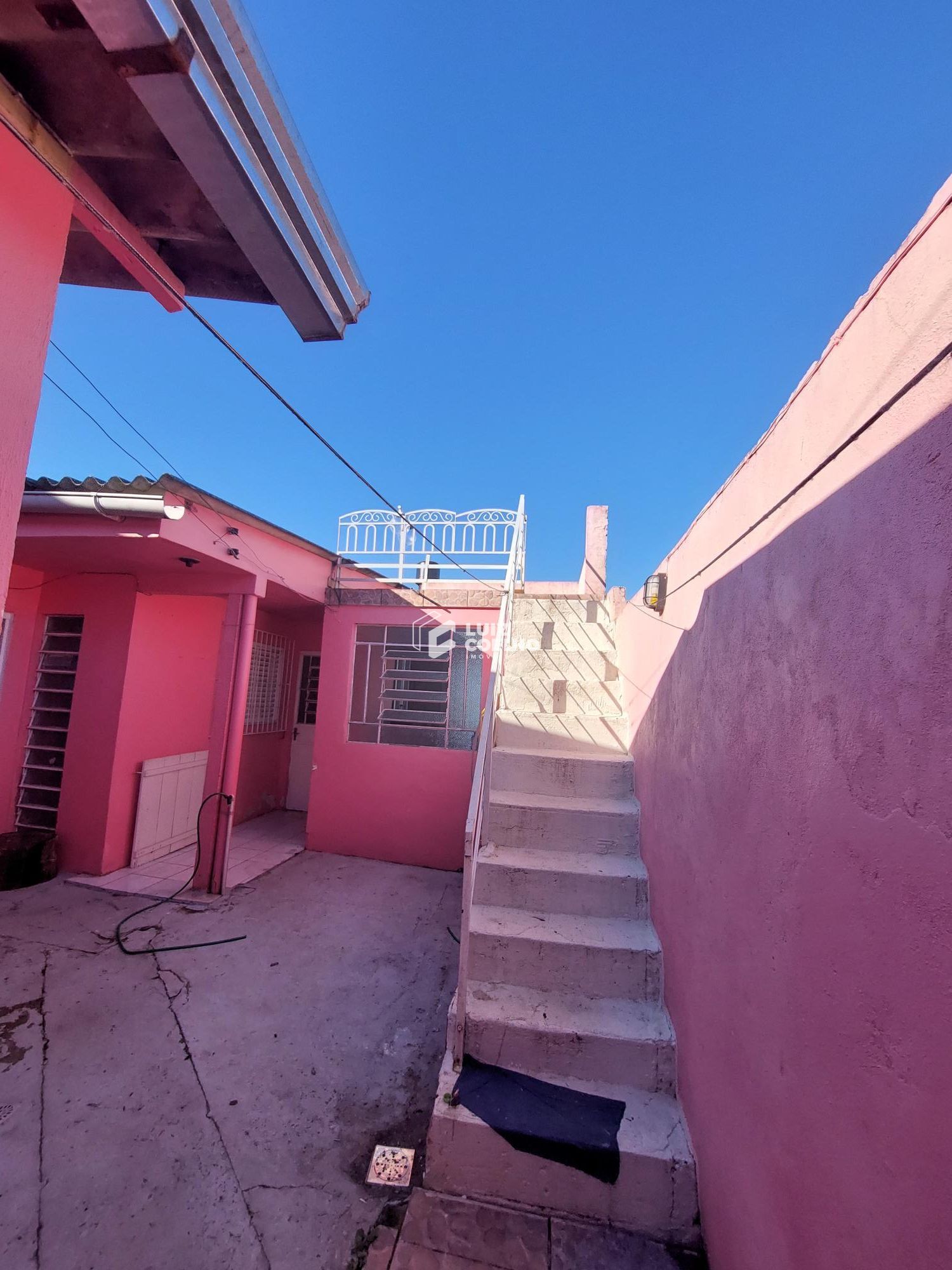 ESCADA ACESSO A TERRAÇO