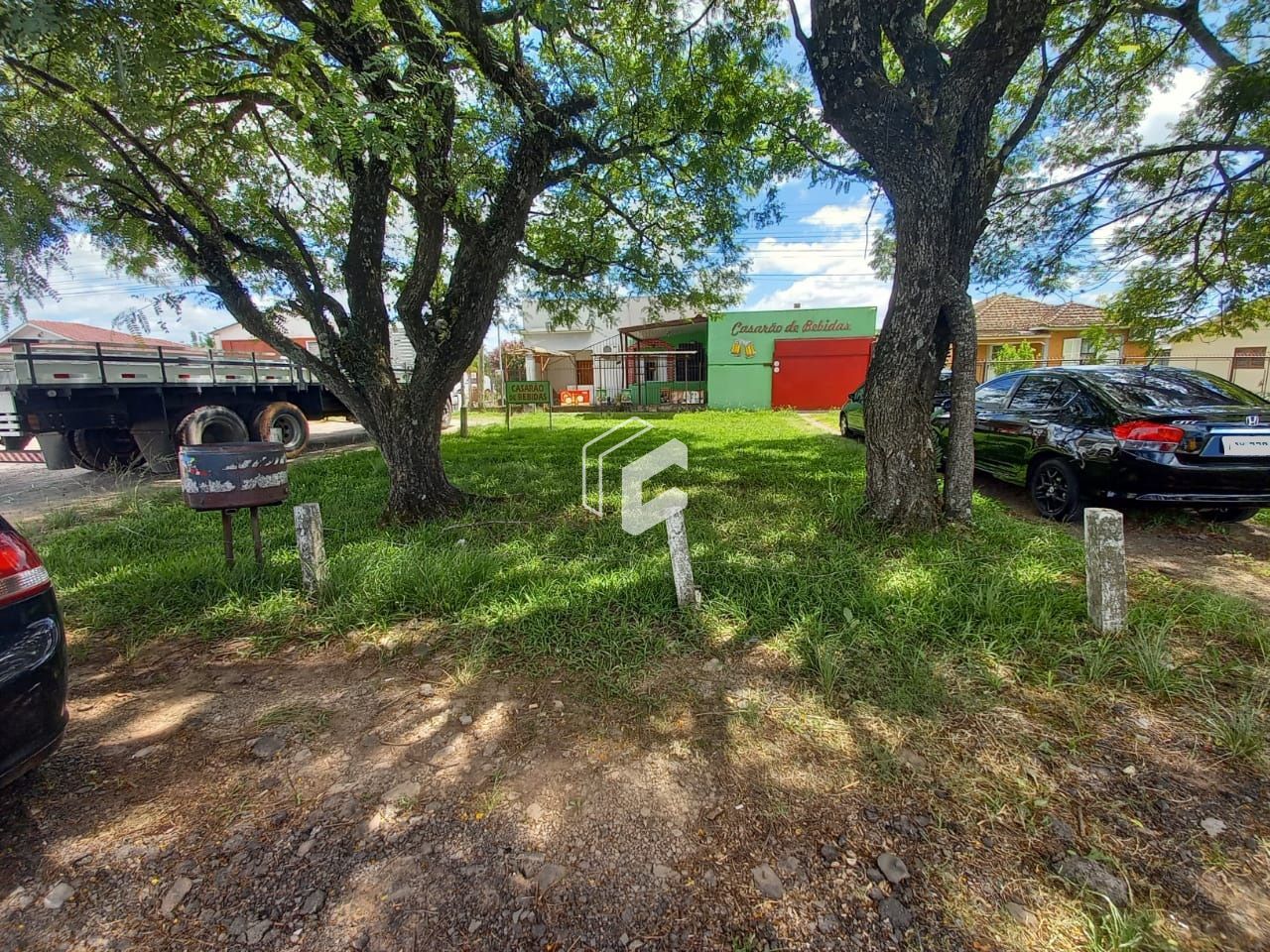 Terreno à venda com 2 quartos, 1500m² - Foto 2