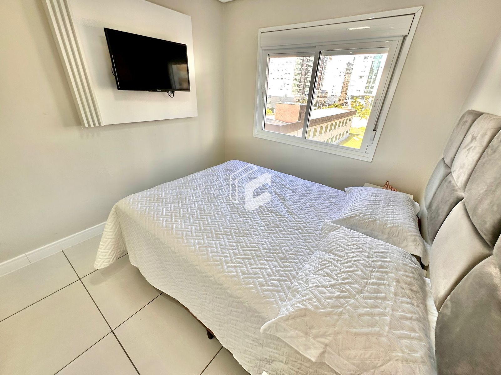 Apartamento à venda com 2 quartos, 64m² - Foto 11