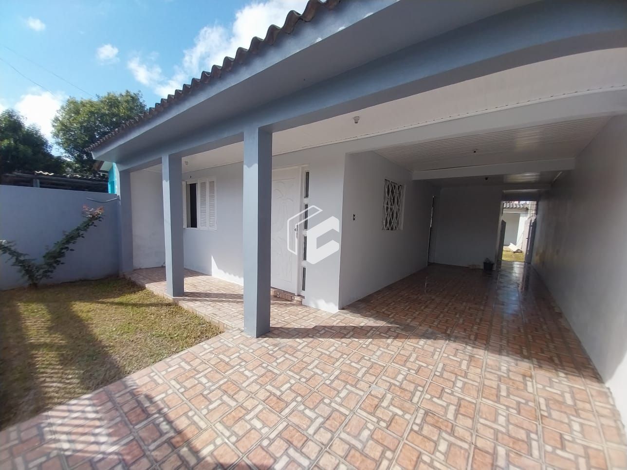 Casa à venda com 2 quartos, 108m² - Foto 2