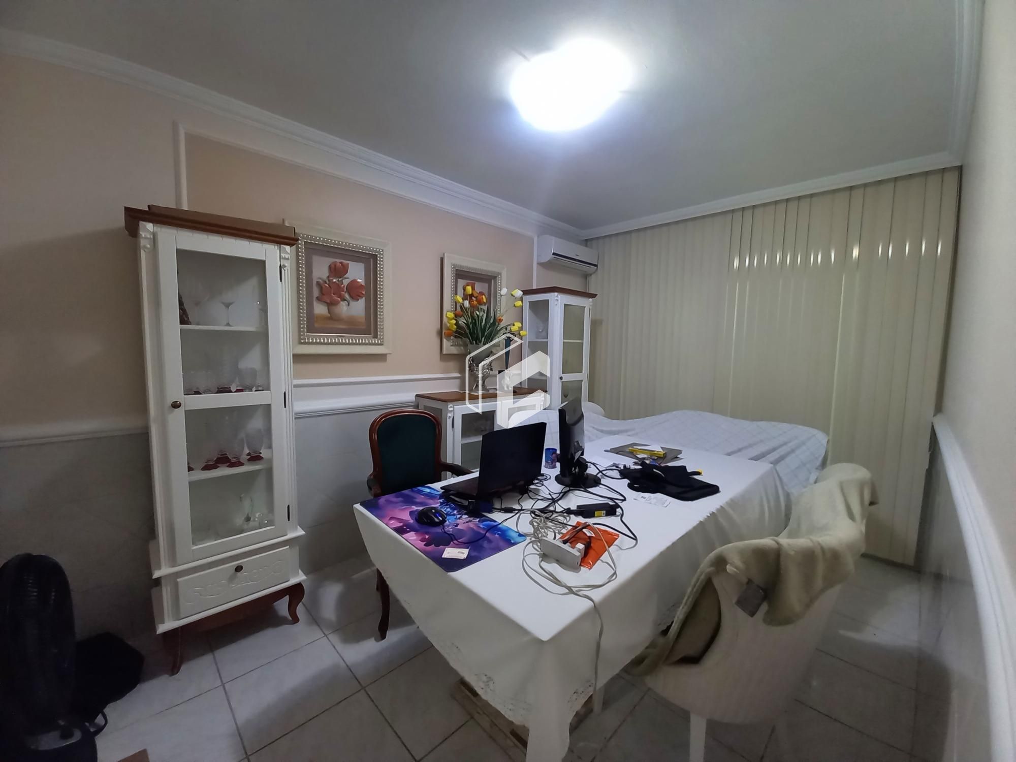 Casa à venda com 3 quartos, 240m² - Foto 4