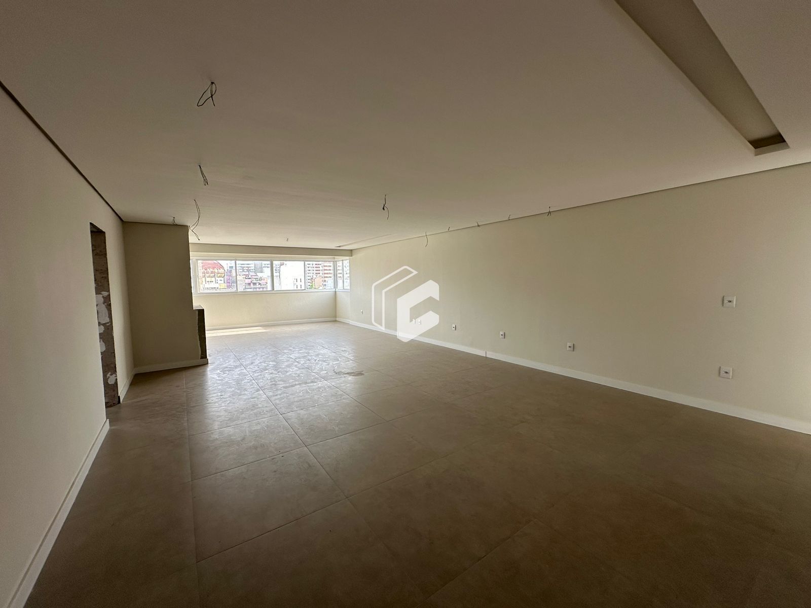 Apartamento à venda com 3 quartos, 211m² - Foto 2