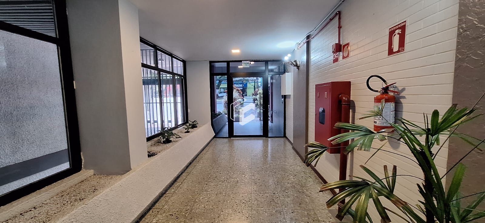 Apartamento à venda com 3 quartos, 247m² - Foto 4