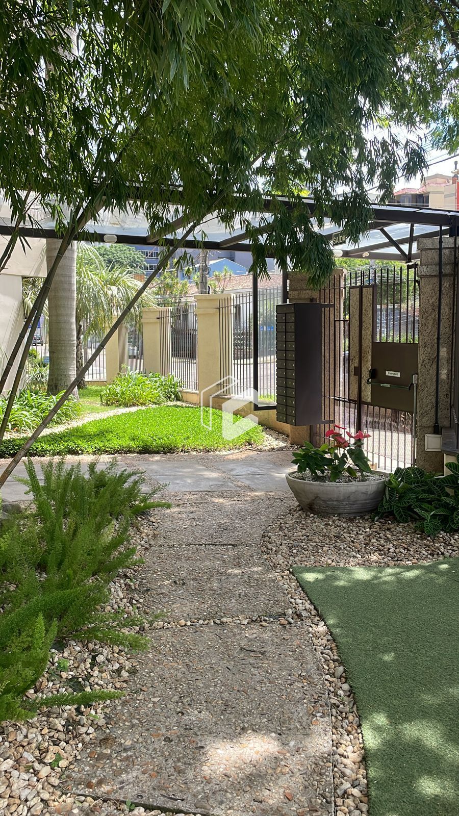 Apartamento à venda com 3 quartos, 200m² - Foto 2