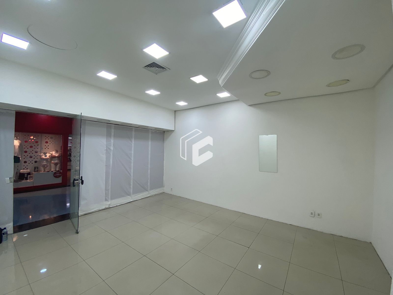 Conjunto Comercial-Sala à venda com 1 quarto, 29m² - Foto 1