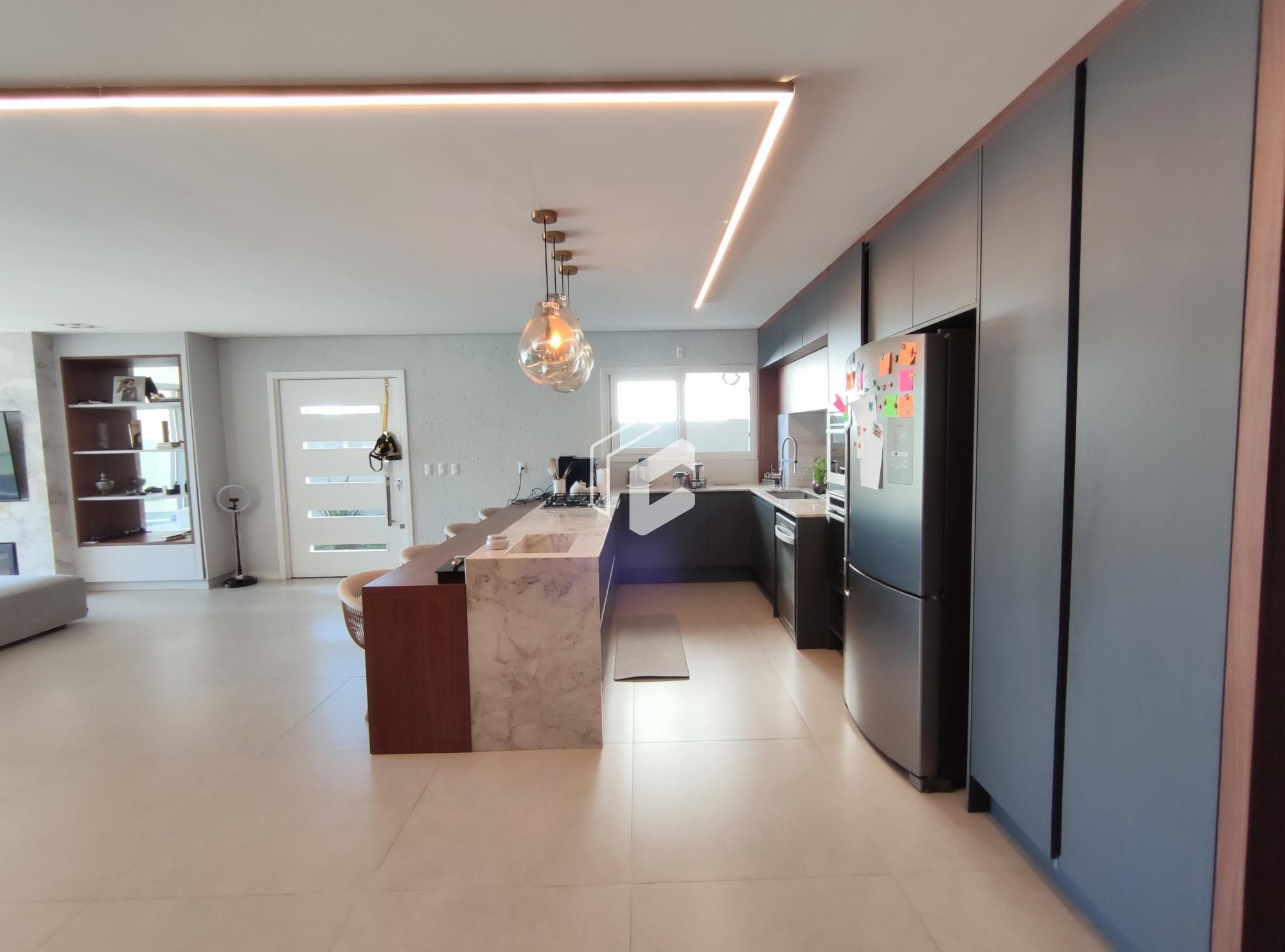 Casa à venda com 3 quartos, 341m² - Foto 3