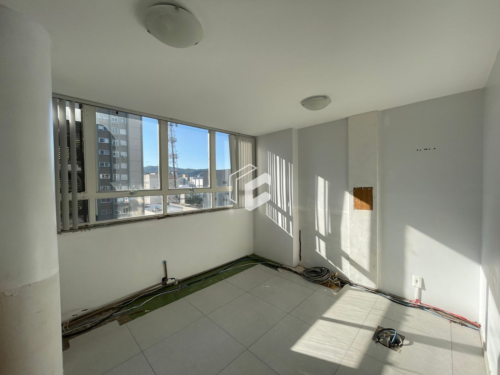 Conjunto Comercial-Sala à venda com 5 quartos, 98m² - Foto 3