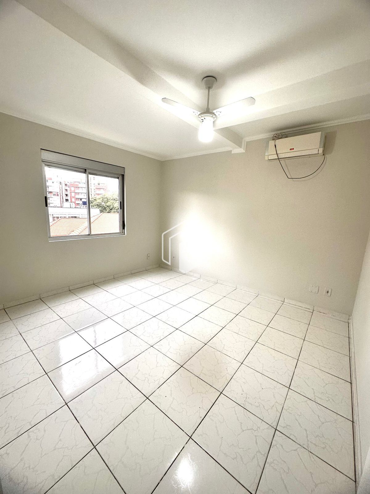 Apartamento à venda com 3 quartos, 121m² - Foto 4