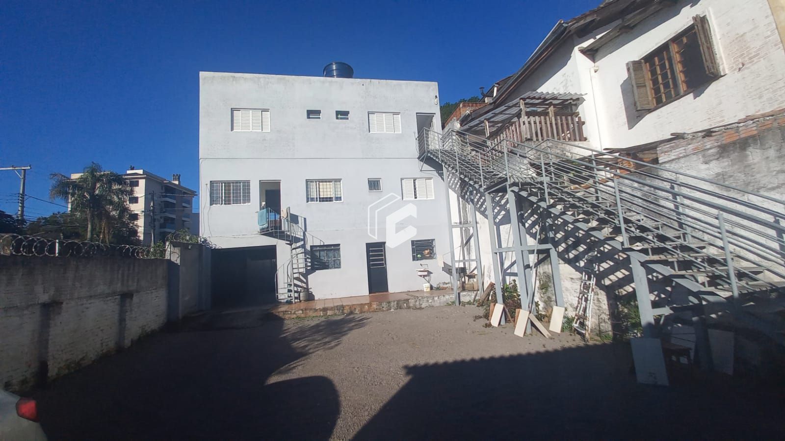 Casa Comercial à venda com 5 quartos, 327m² - Foto 4