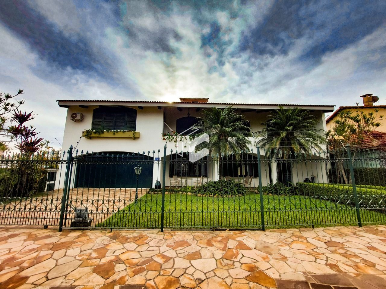 Casa à venda com 4 quartos, 435m² - Foto 1