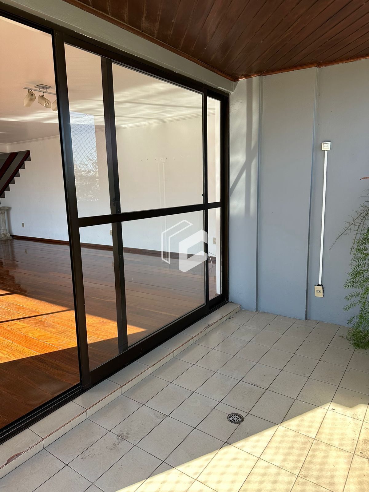 Apartamento à venda com 3 quartos, 216m² - Foto 3