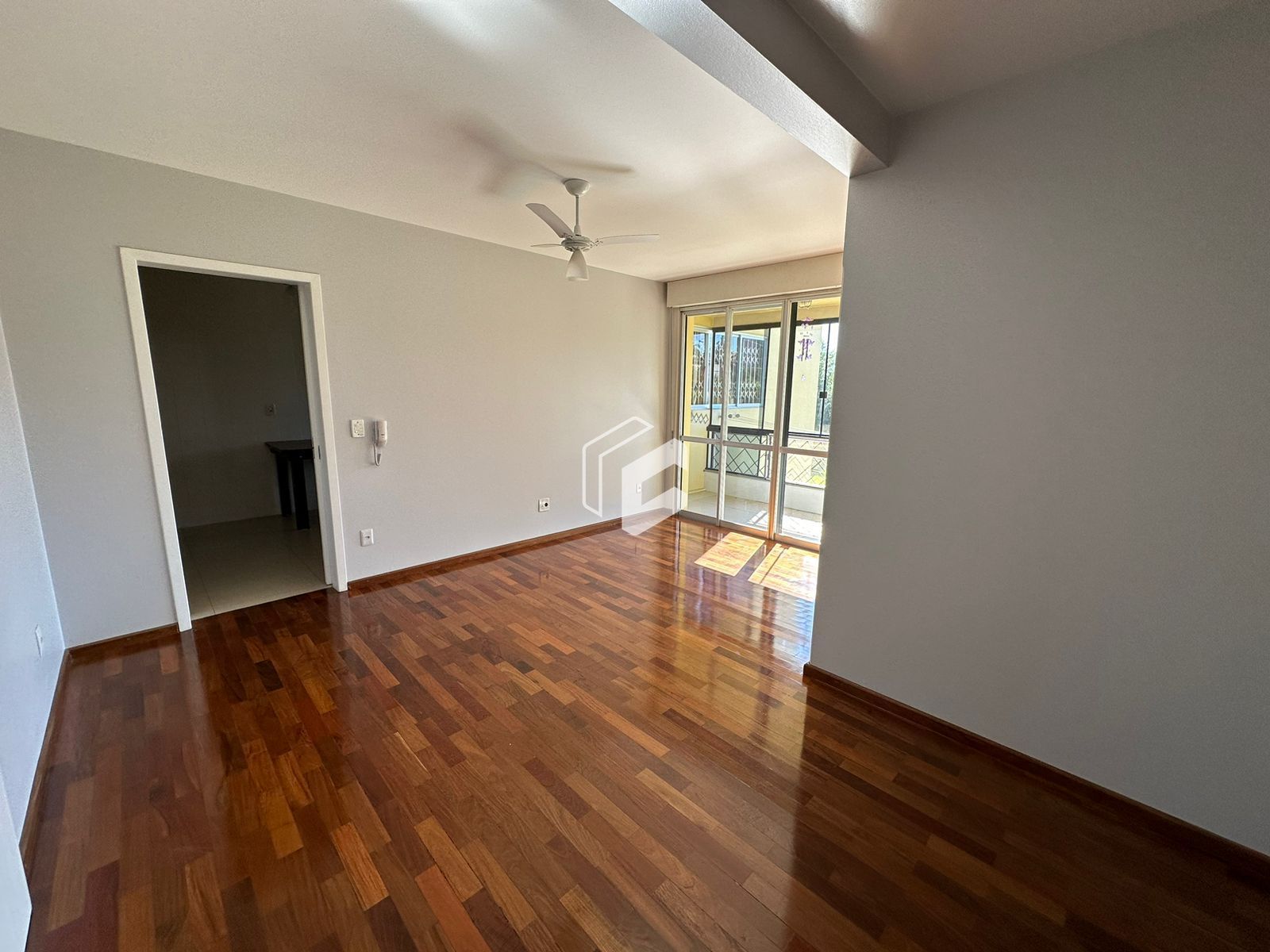 Apartamento à venda com 4 quartos, 162m² - Foto 2