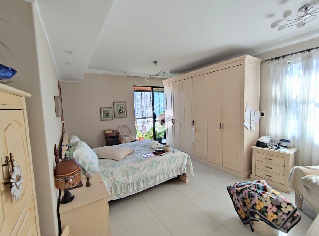 Apartamento à venda com 3 quartos, 189m² - Foto 8