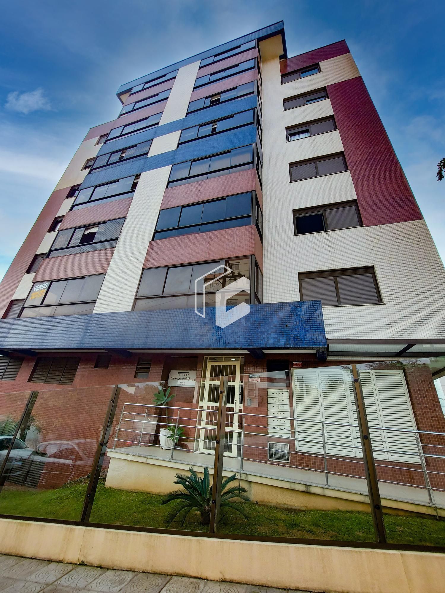 Apartamento à venda com 3 quartos, 108m² - Foto 2