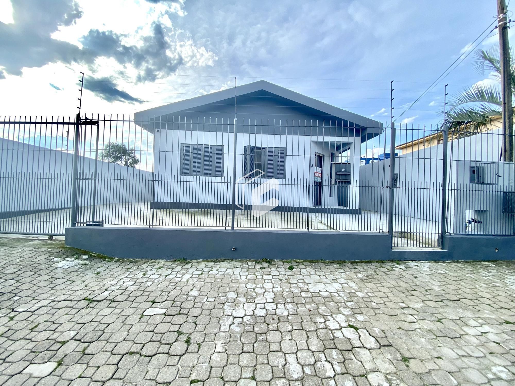 Casa à venda com 3 quartos, 99m² - Foto 1