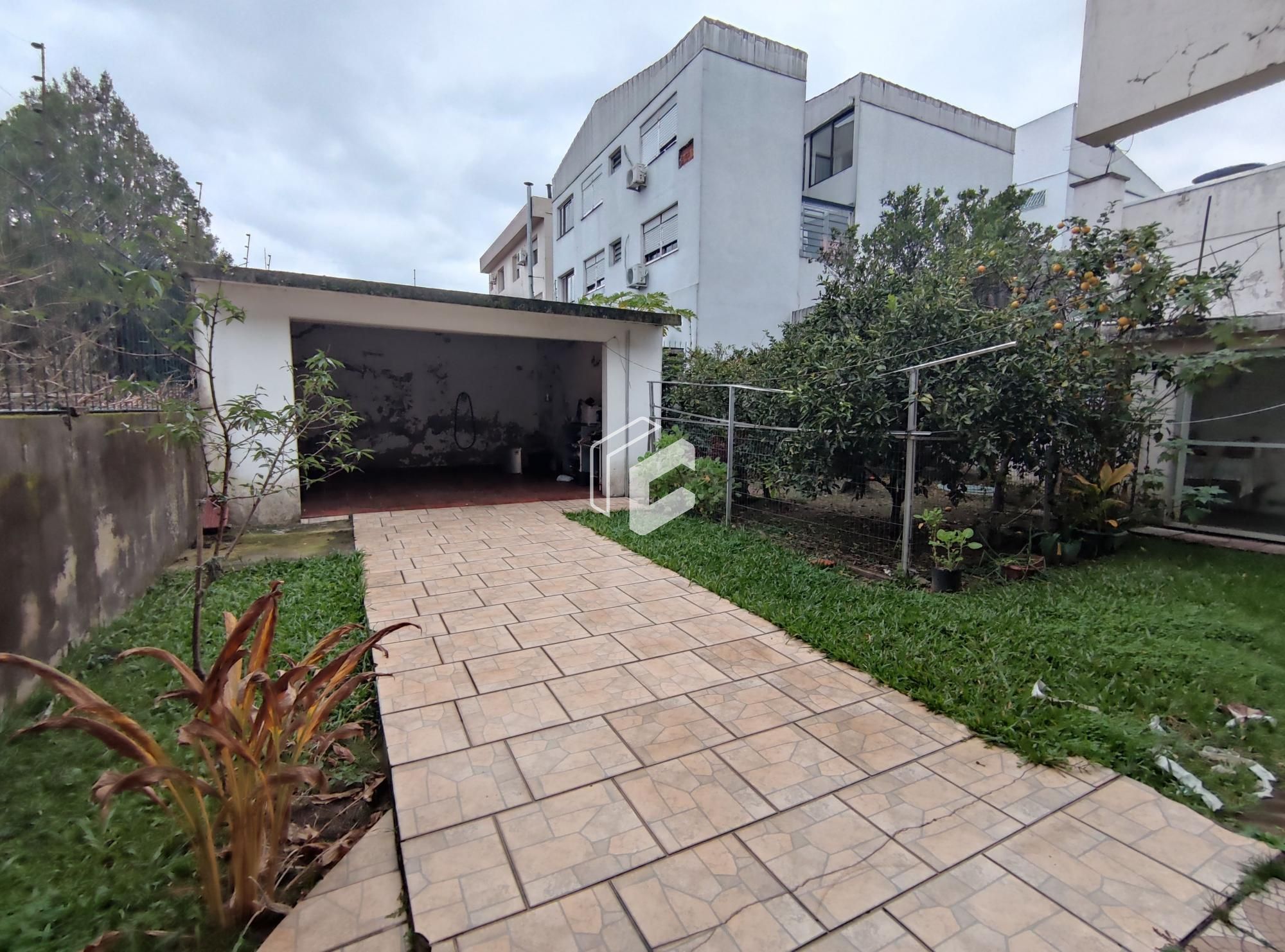 Casa à venda com 3 quartos, 257m² - Foto 2