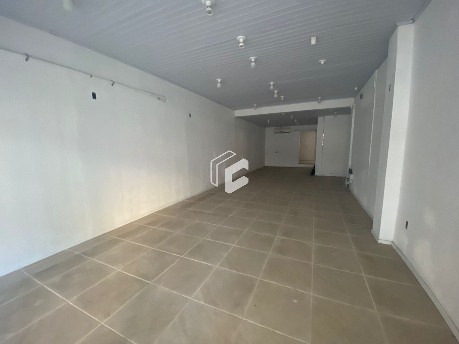 Conjunto Comercial-Sala para alugar com 4 quartos, 128m² - Foto 2