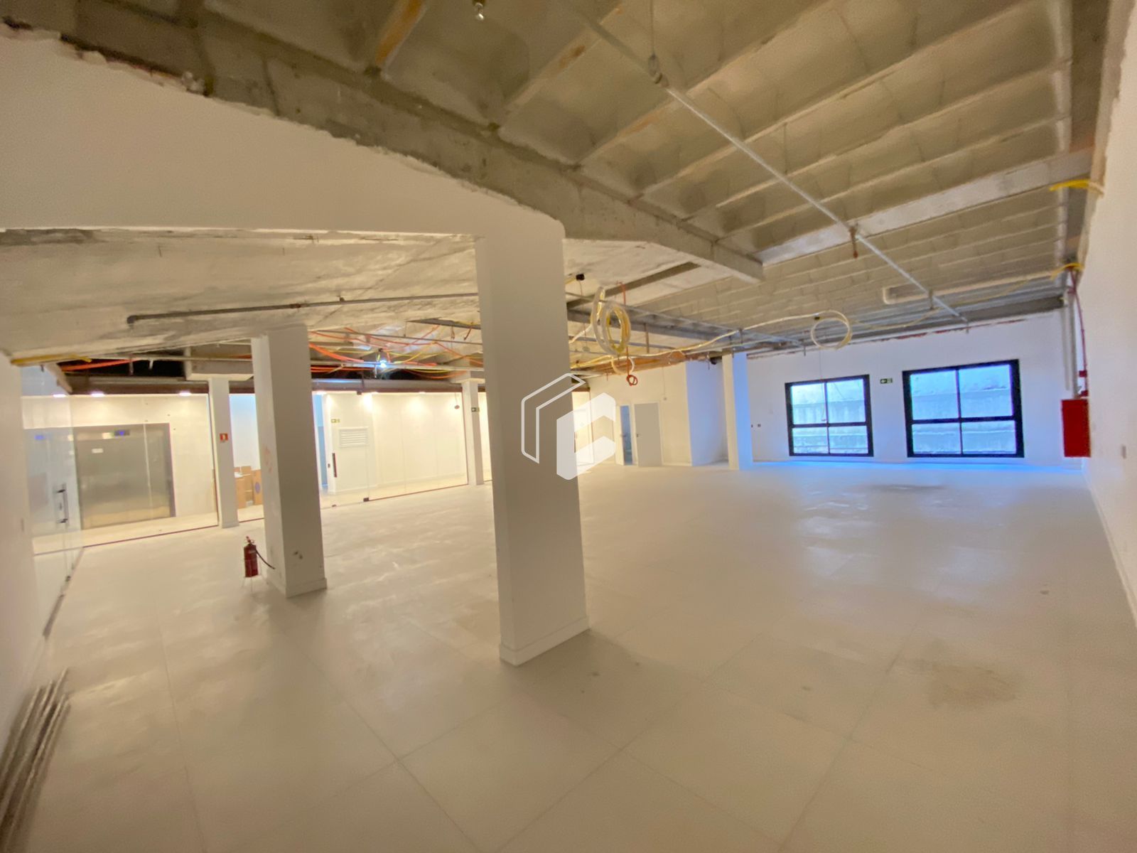 Conjunto Comercial-Sala para alugar com 1 quarto, 198m² - Foto 4