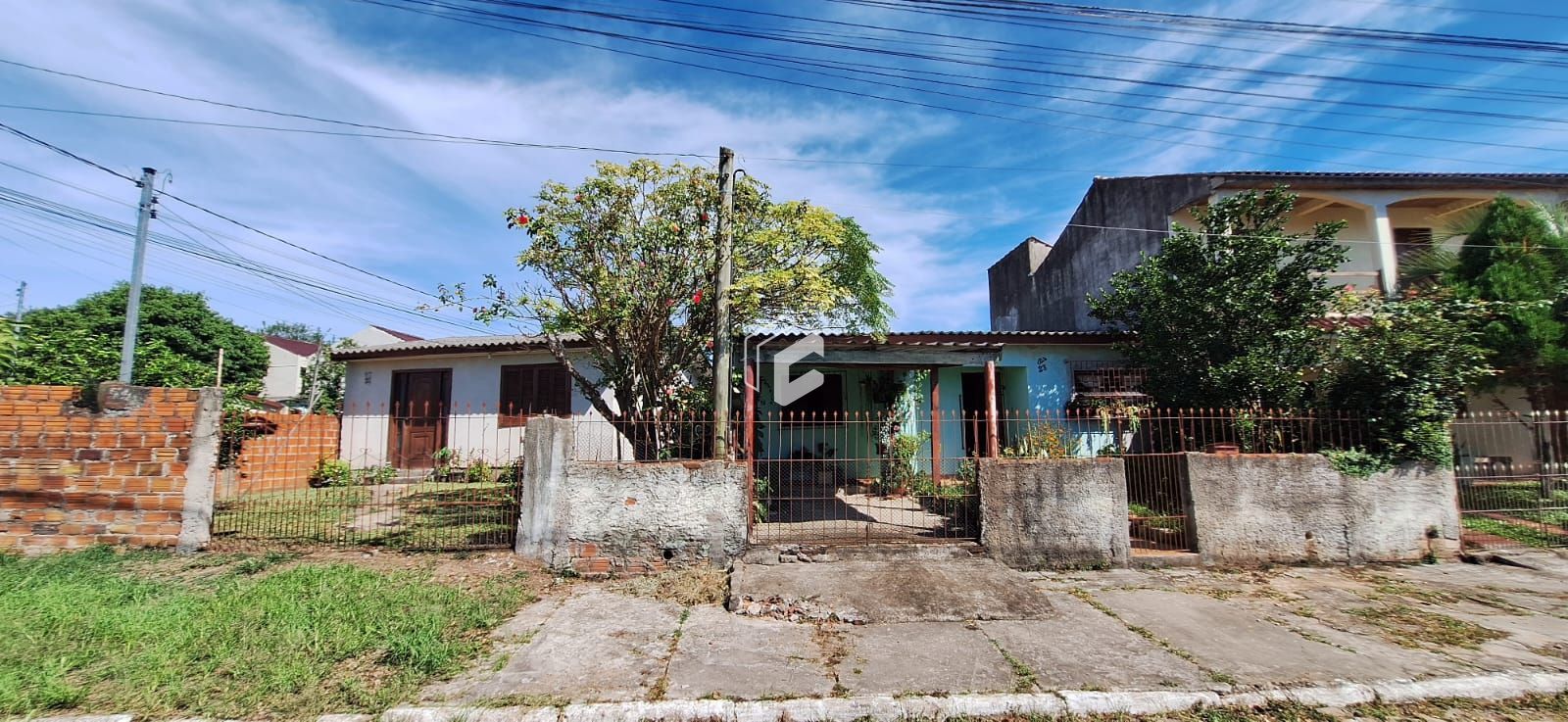 Casa à venda com 3 quartos, 188m² - Foto 1