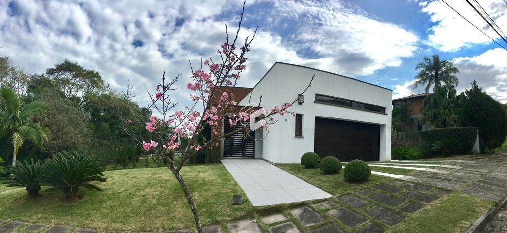 Casa à venda com 3 quartos, 310m² - Foto 1