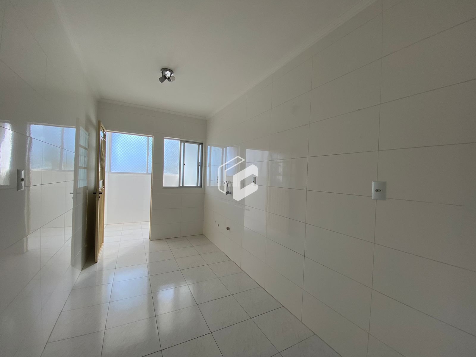 Apartamento à venda com 2 quartos, 93m² - Foto 2