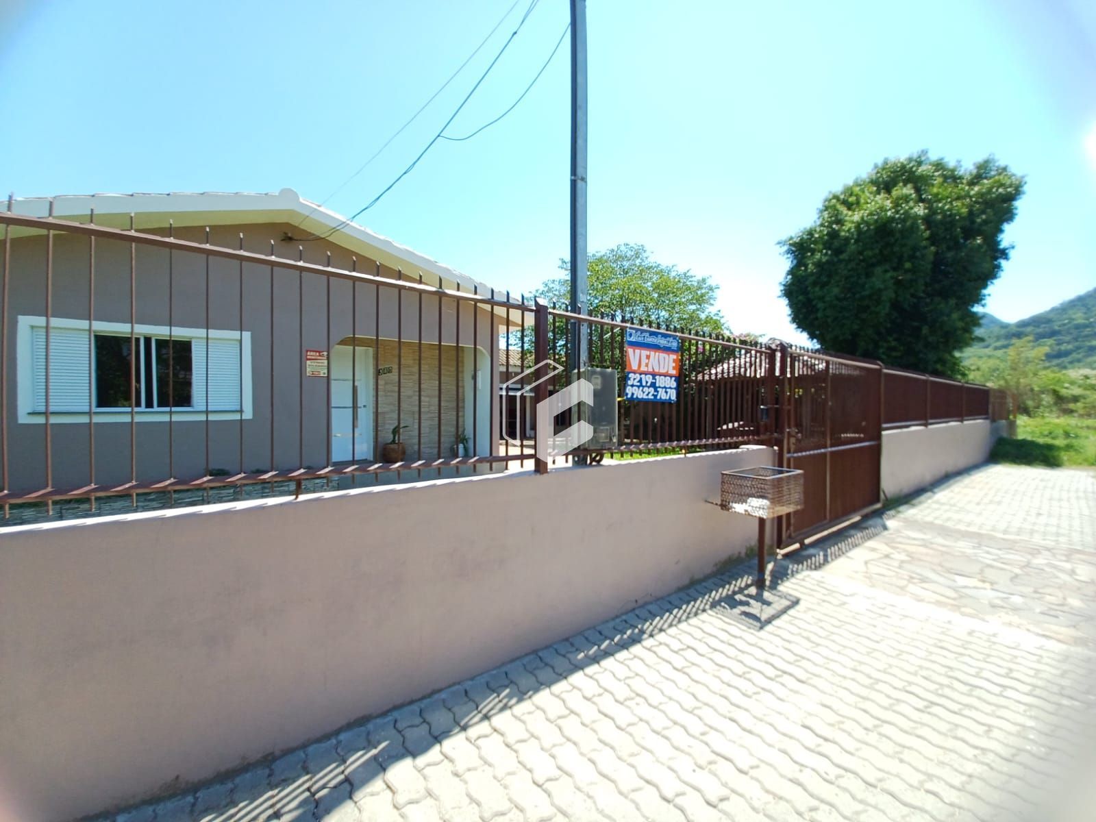 Casa à venda com 3 quartos, 200m² - Foto 1