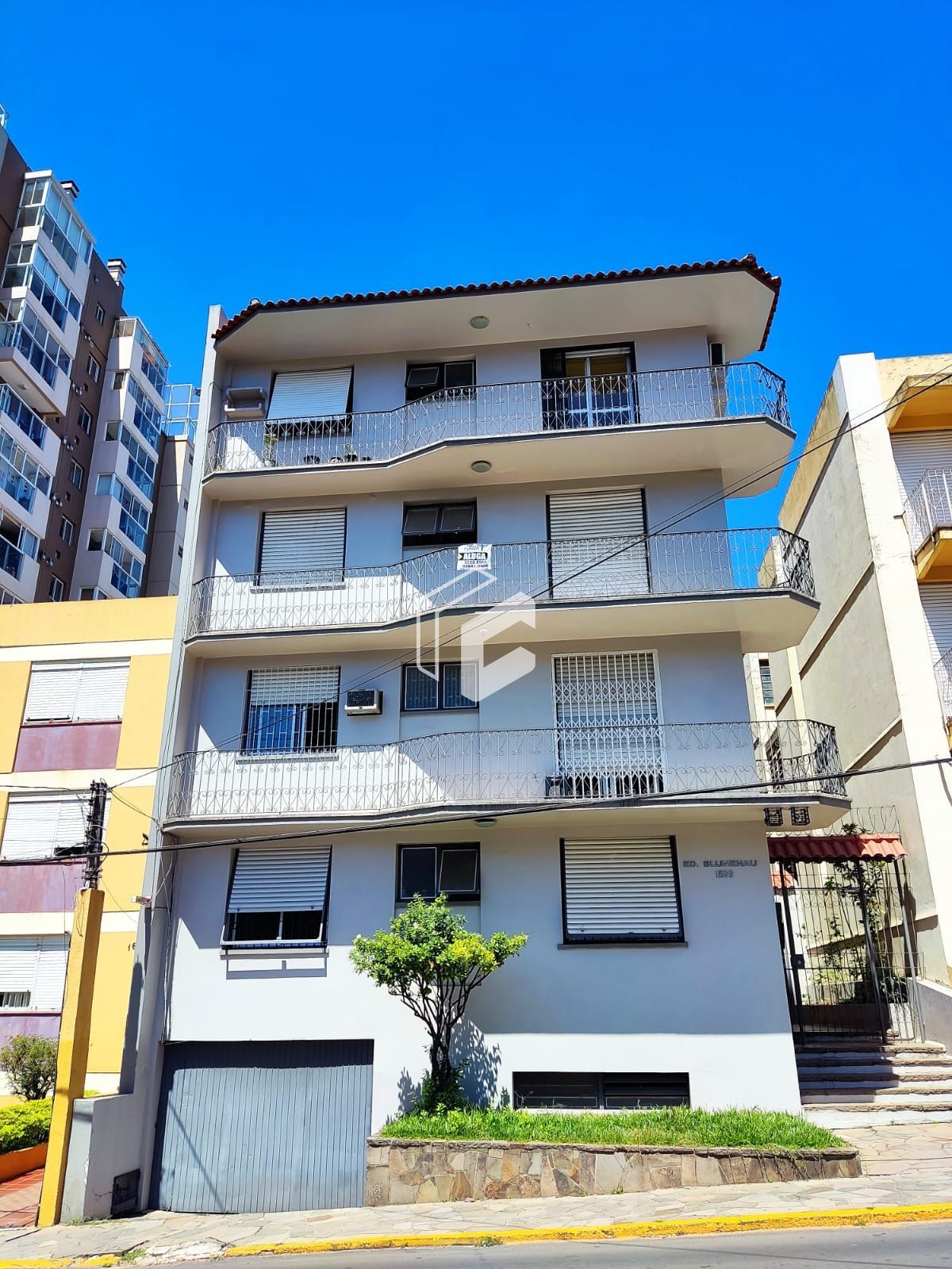 Apartamento à venda com 2 quartos, 76m² - Foto 1