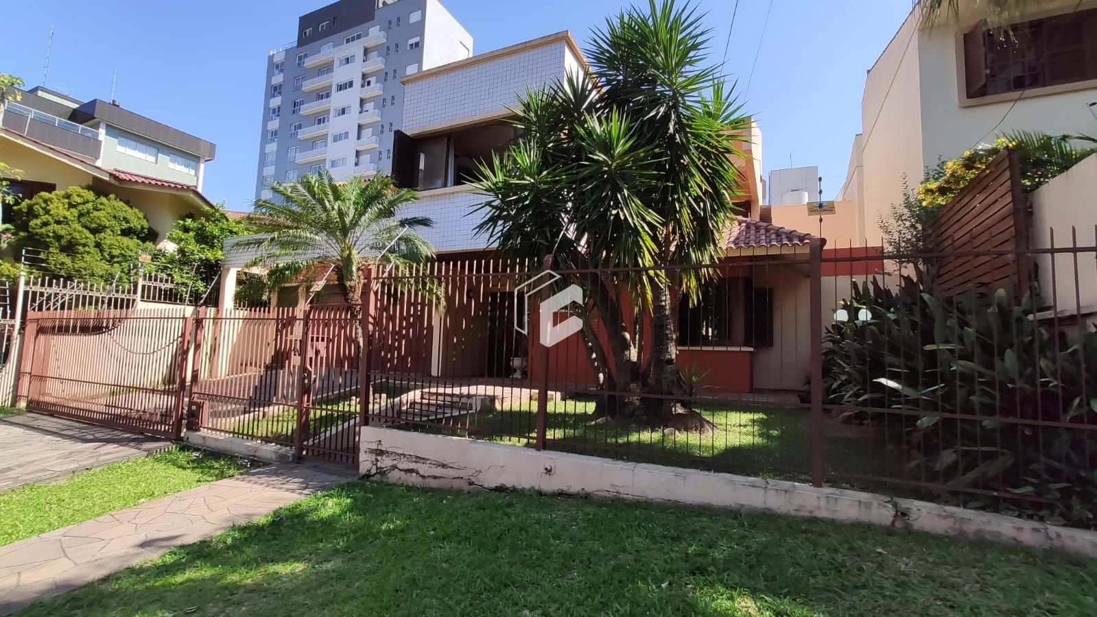 Casa à venda com 4 quartos, 363m² - Foto 2