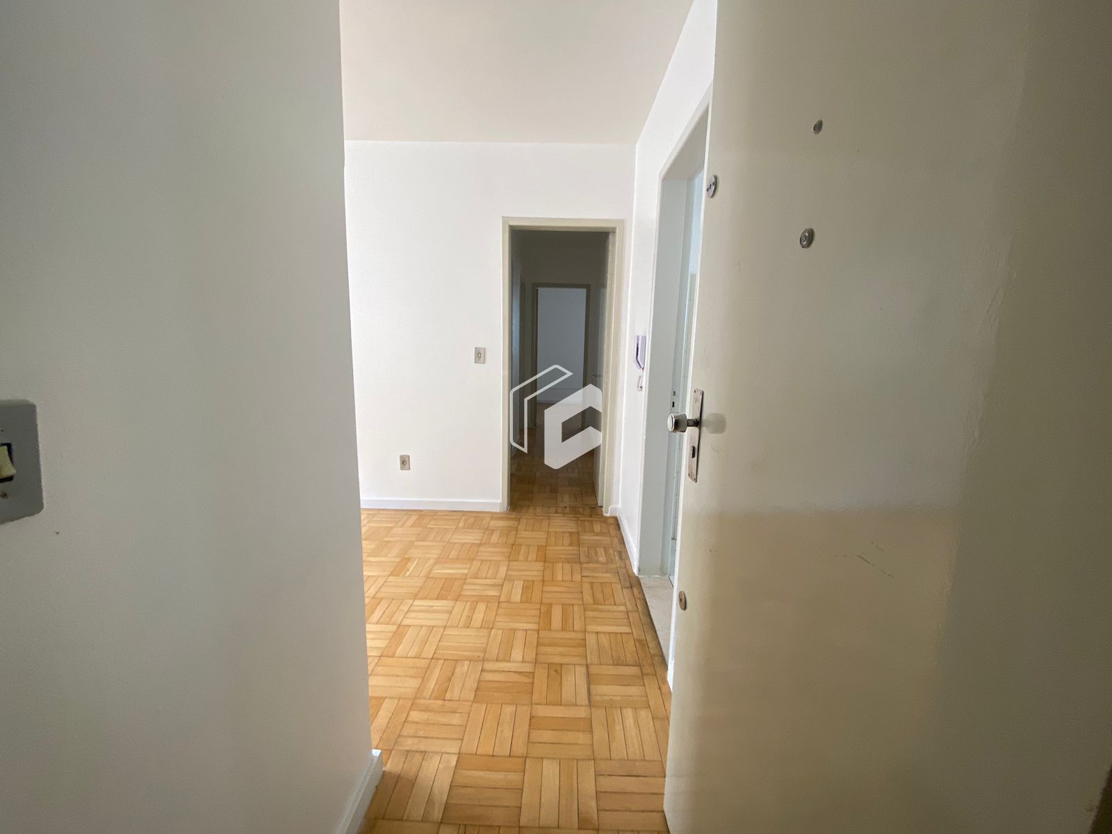 Apartamento à venda com 2 quartos, 78m² - Foto 2