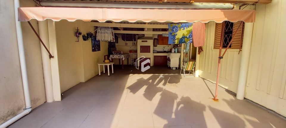 Casa à venda com 3 quartos, 90m² - Foto 4