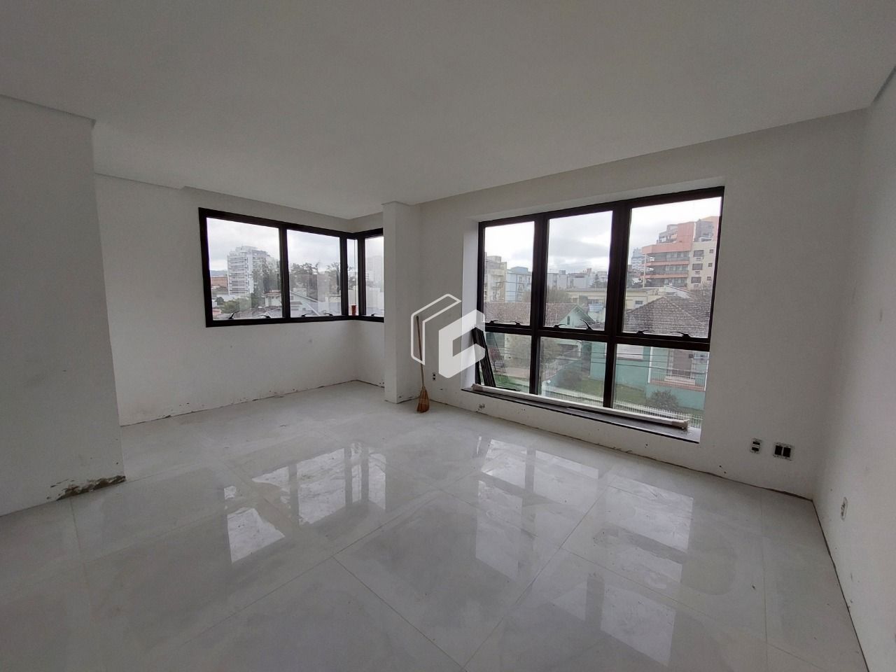 Apartamento à venda com 3 quartos, 220m² - Foto 2