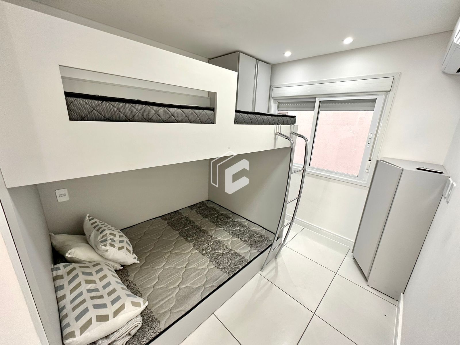 Apartamento à venda com 2 quartos, 64m² - Foto 14