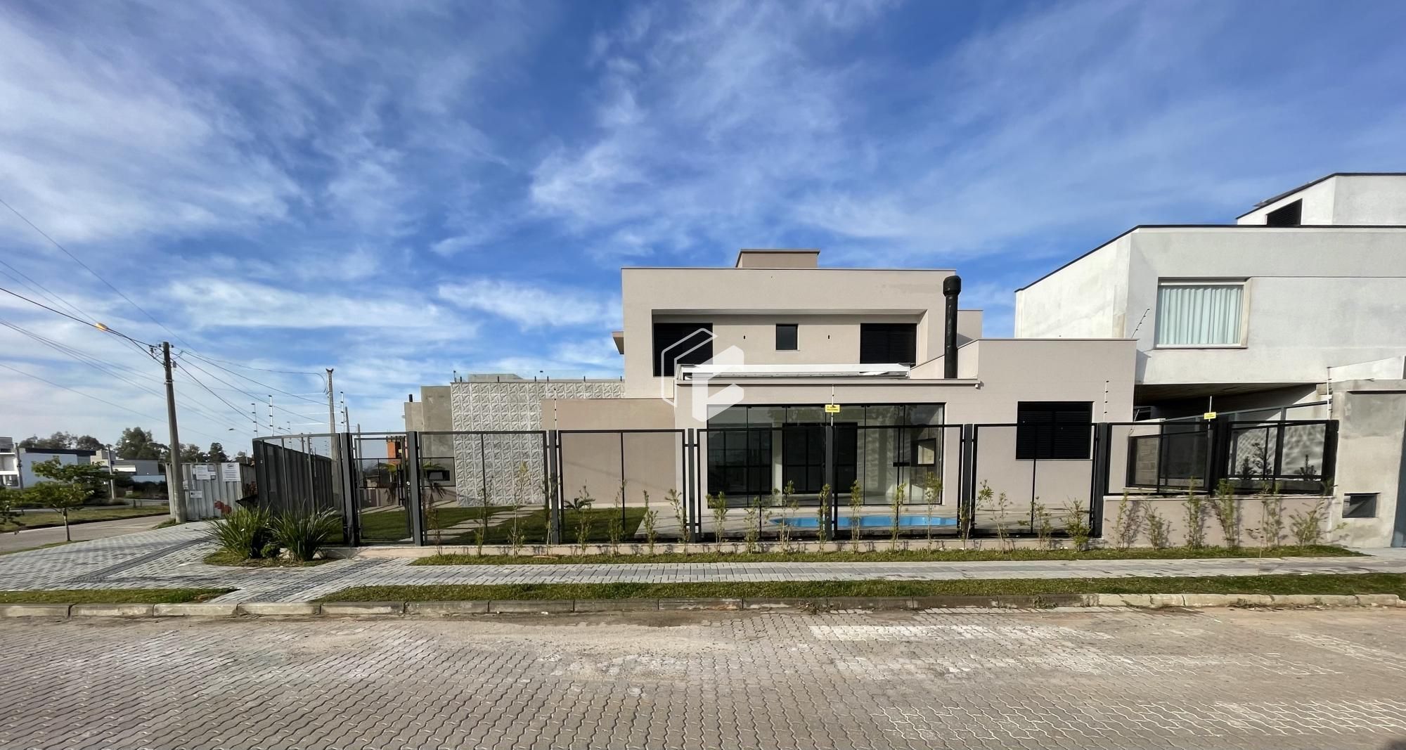 Casa à venda com 3 quartos, 228m² - Foto 1