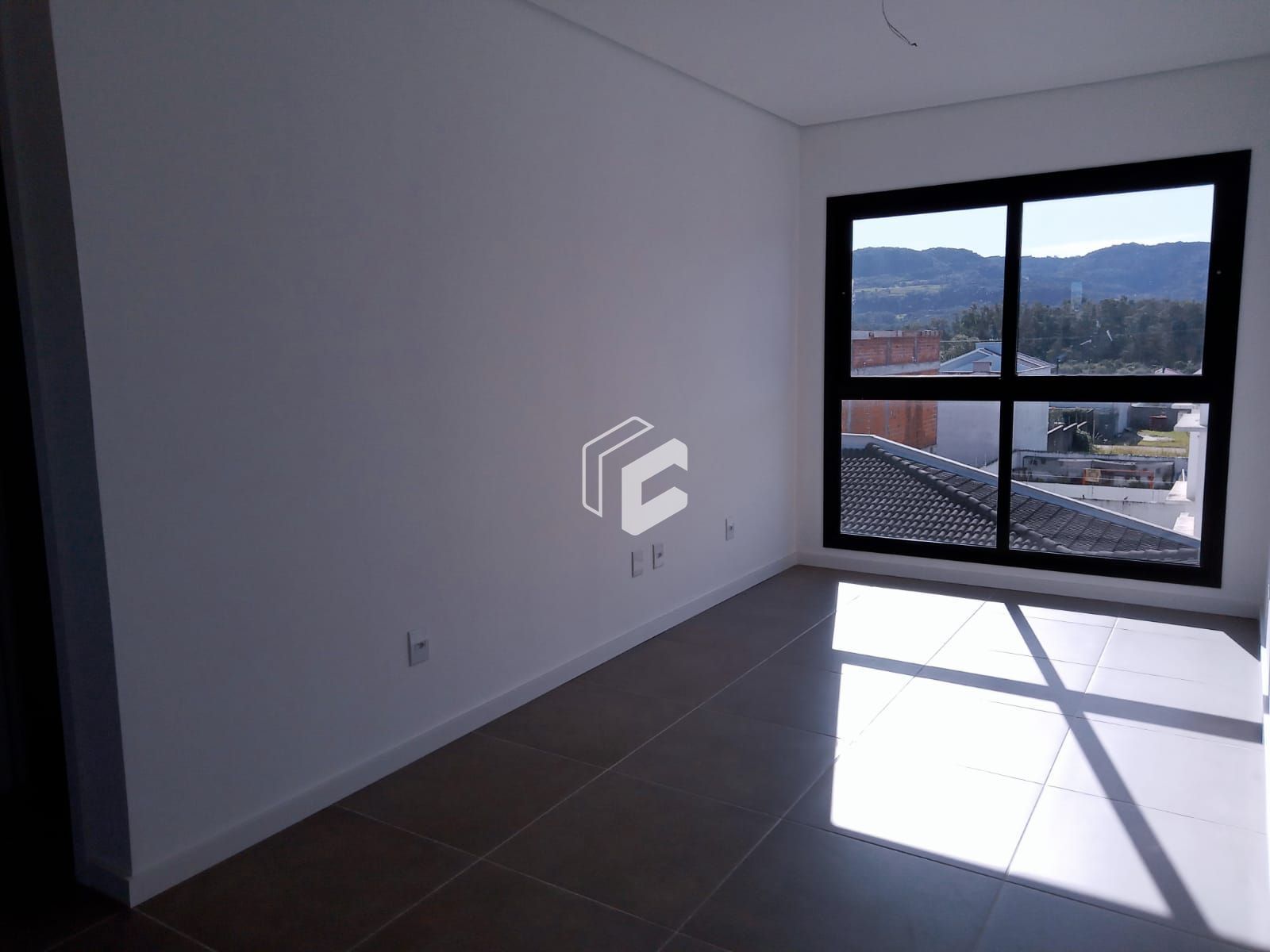 Apartamento à venda com 2 quartos, 75m² - Foto 2