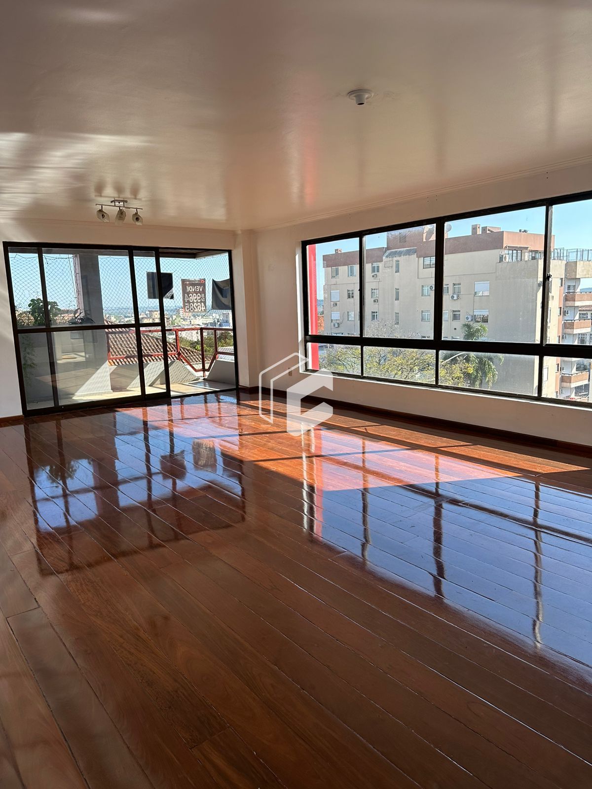 Apartamento à venda com 3 quartos, 216m² - Foto 2