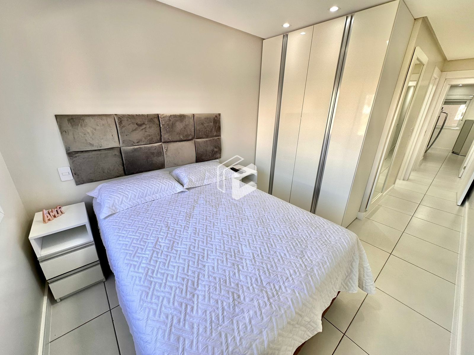 Apartamento à venda com 2 quartos, 64m² - Foto 10