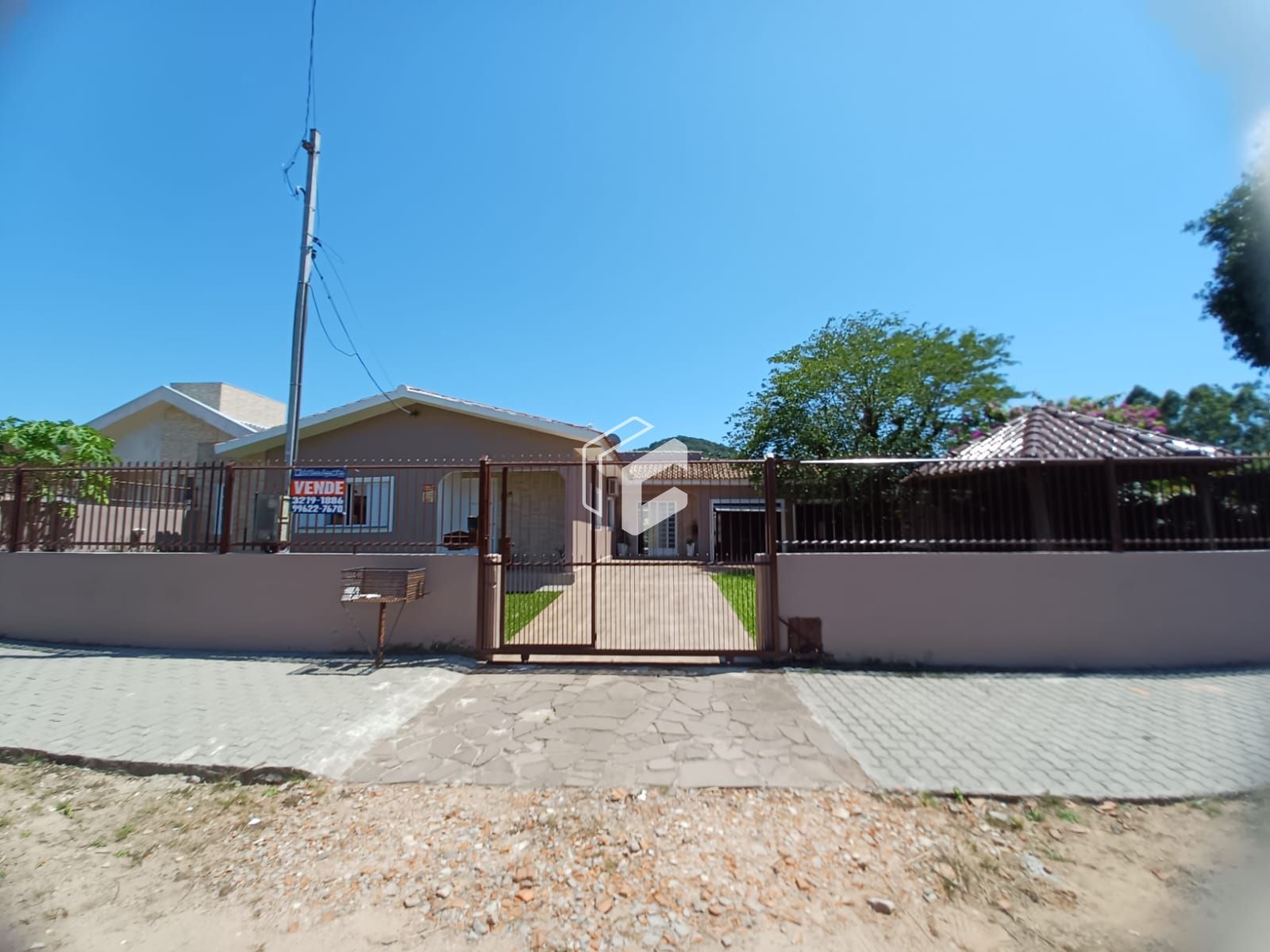 Casa à venda com 3 quartos, 200m² - Foto 2