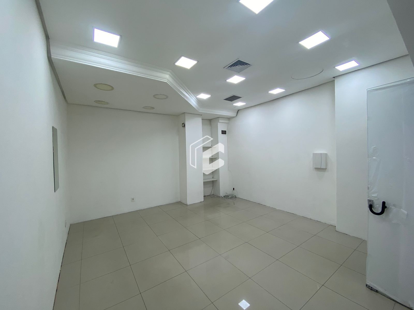 Conjunto Comercial-Sala à venda com 1 quarto, 29m² - Foto 2