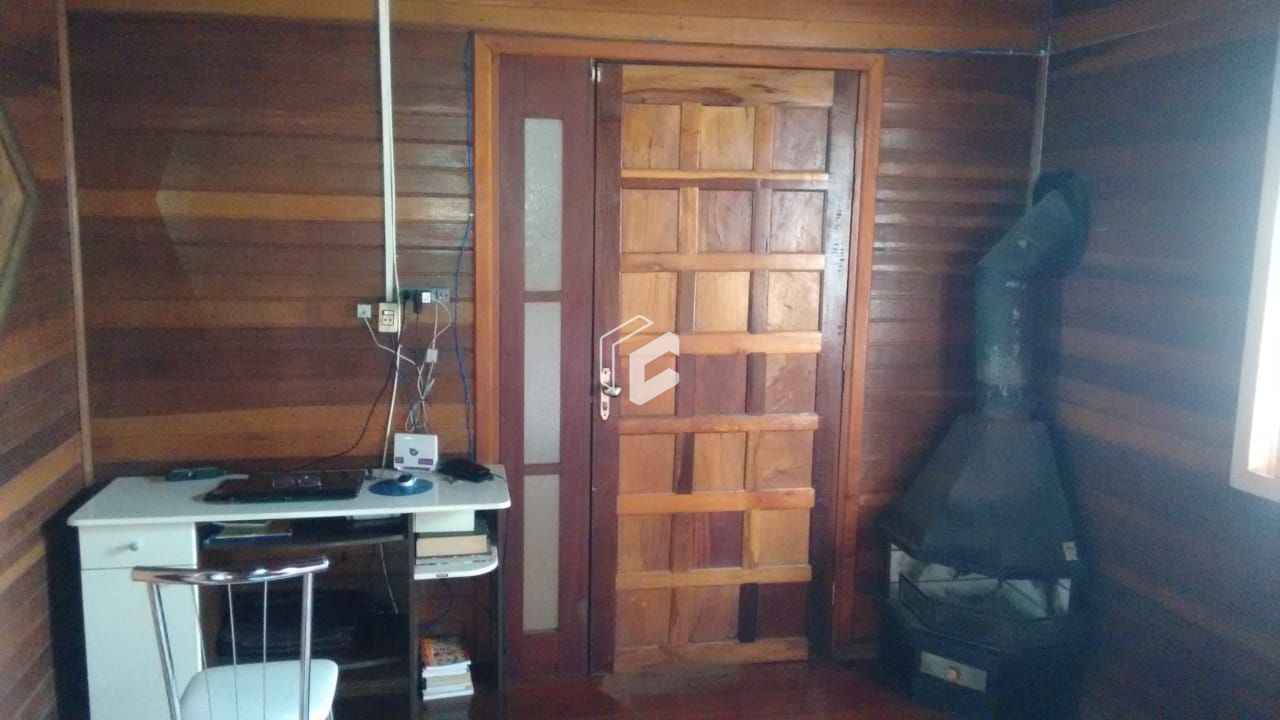 Casa à venda com 6 quartos, 262m² - Foto 4