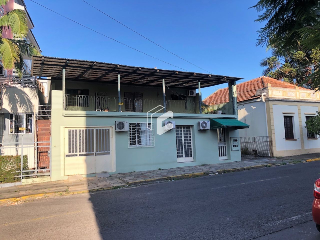 Sobrado à venda com 4 quartos, 247m² - Foto 1