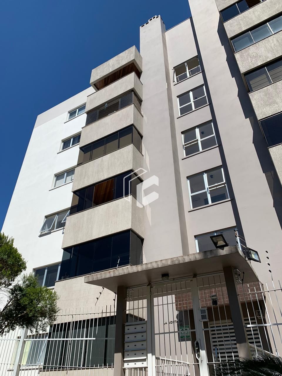 Apartamento à venda com 2 quartos, 71m² - Foto 2