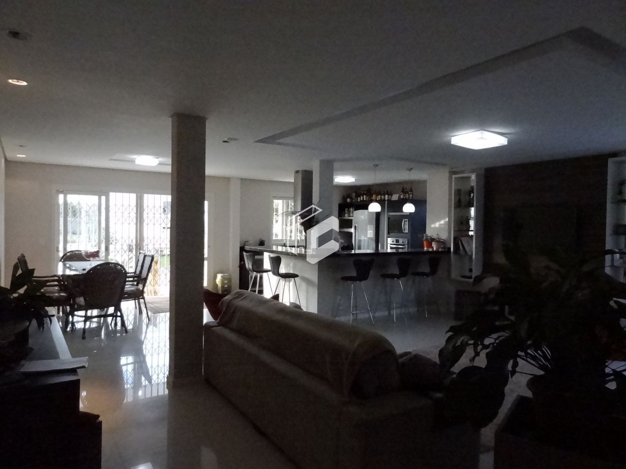 Casa à venda com 3 quartos, 305m² - Foto 2