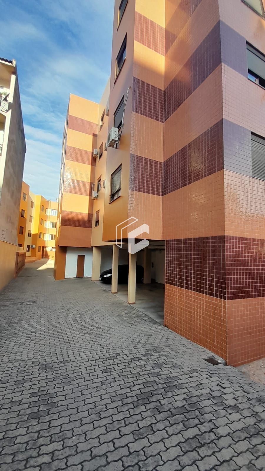 Apartamento à venda com 2 quartos, 64m² - Foto 2