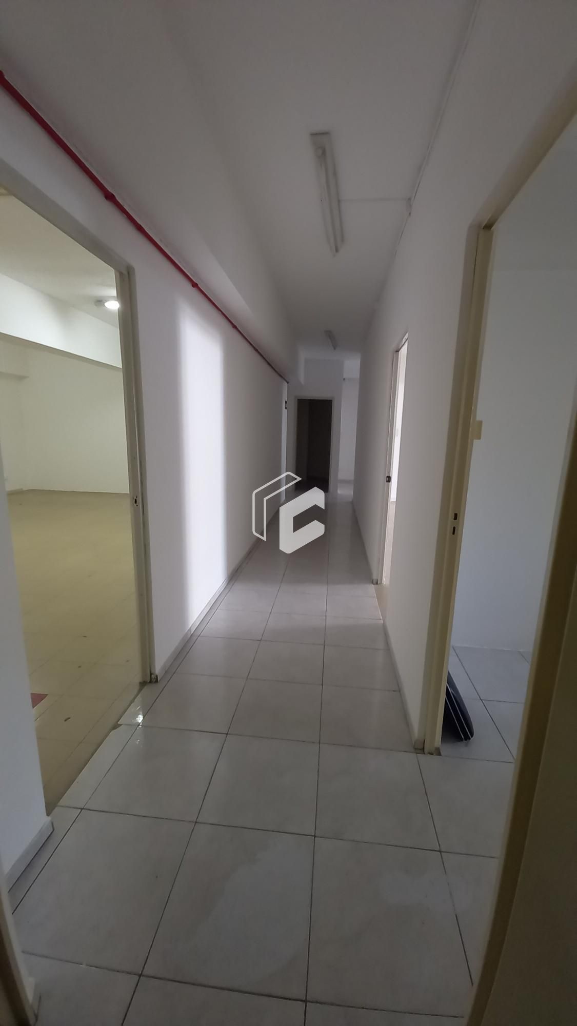 Conjunto Comercial-Sala para alugar com 7 quartos, 222m² - Foto 2