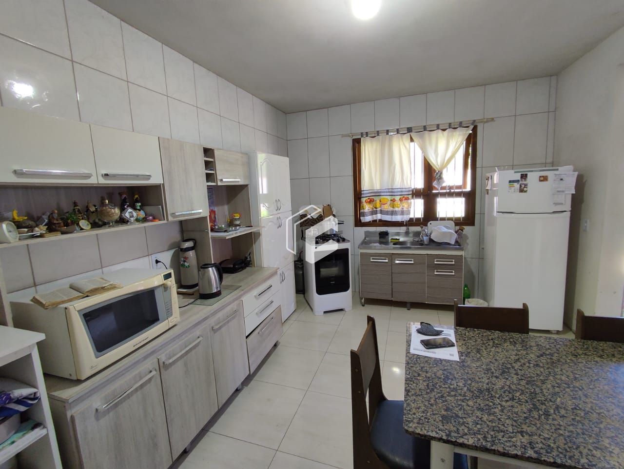 Casa à venda com 2 quartos, 100m² - Foto 3