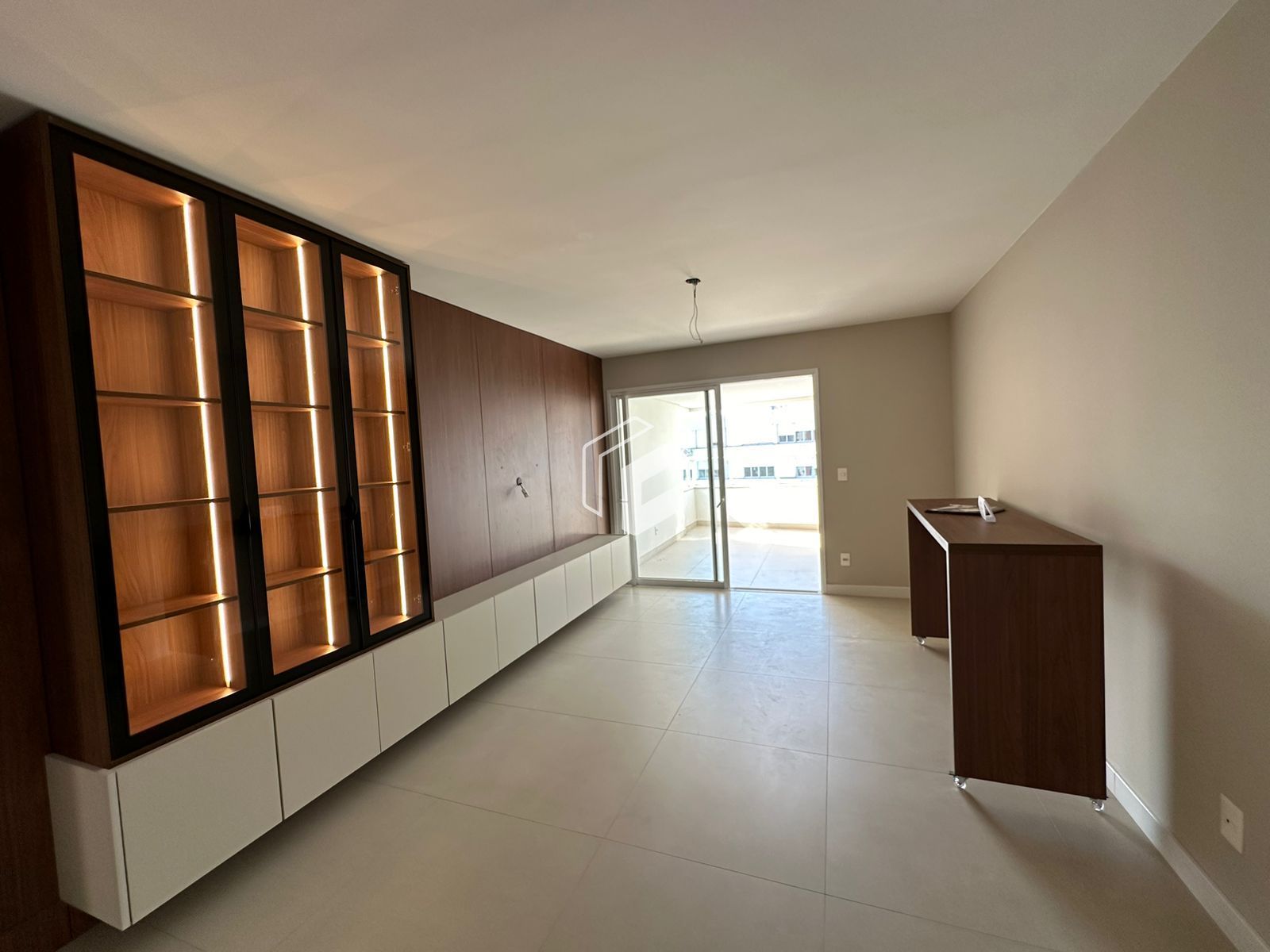 Apartamento à venda com 3 quartos, 116m² - Foto 2