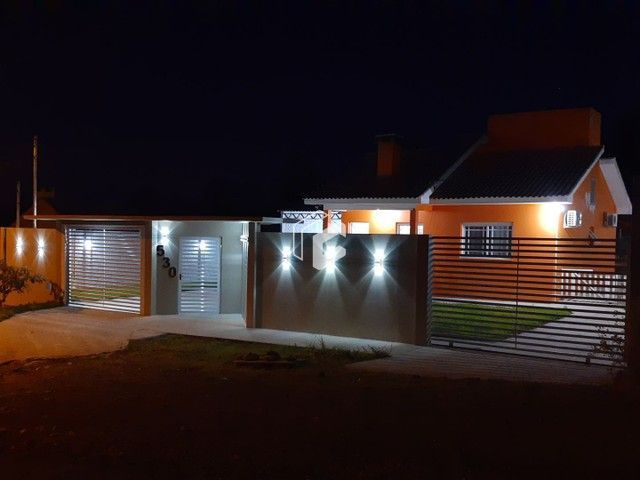 Casa à venda com 2 quartos, 62m² - Foto 1