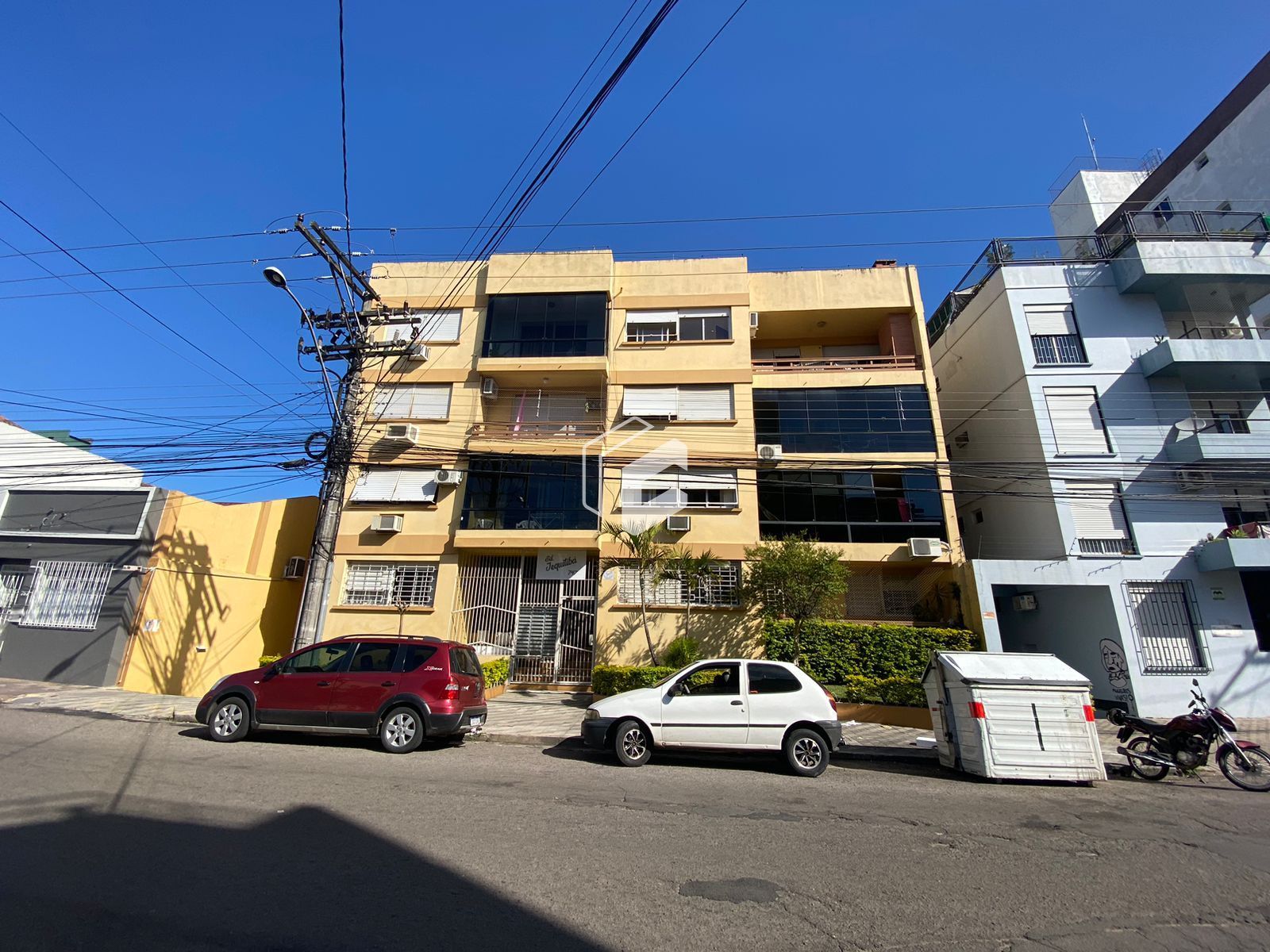 Apartamento à venda com 3 quartos, 95m² - Foto 1